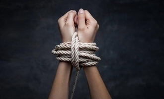 Bollywood Actress Tied Up and Robbed in Hyderabad Hotel – Shocking Incident! – Tamil News