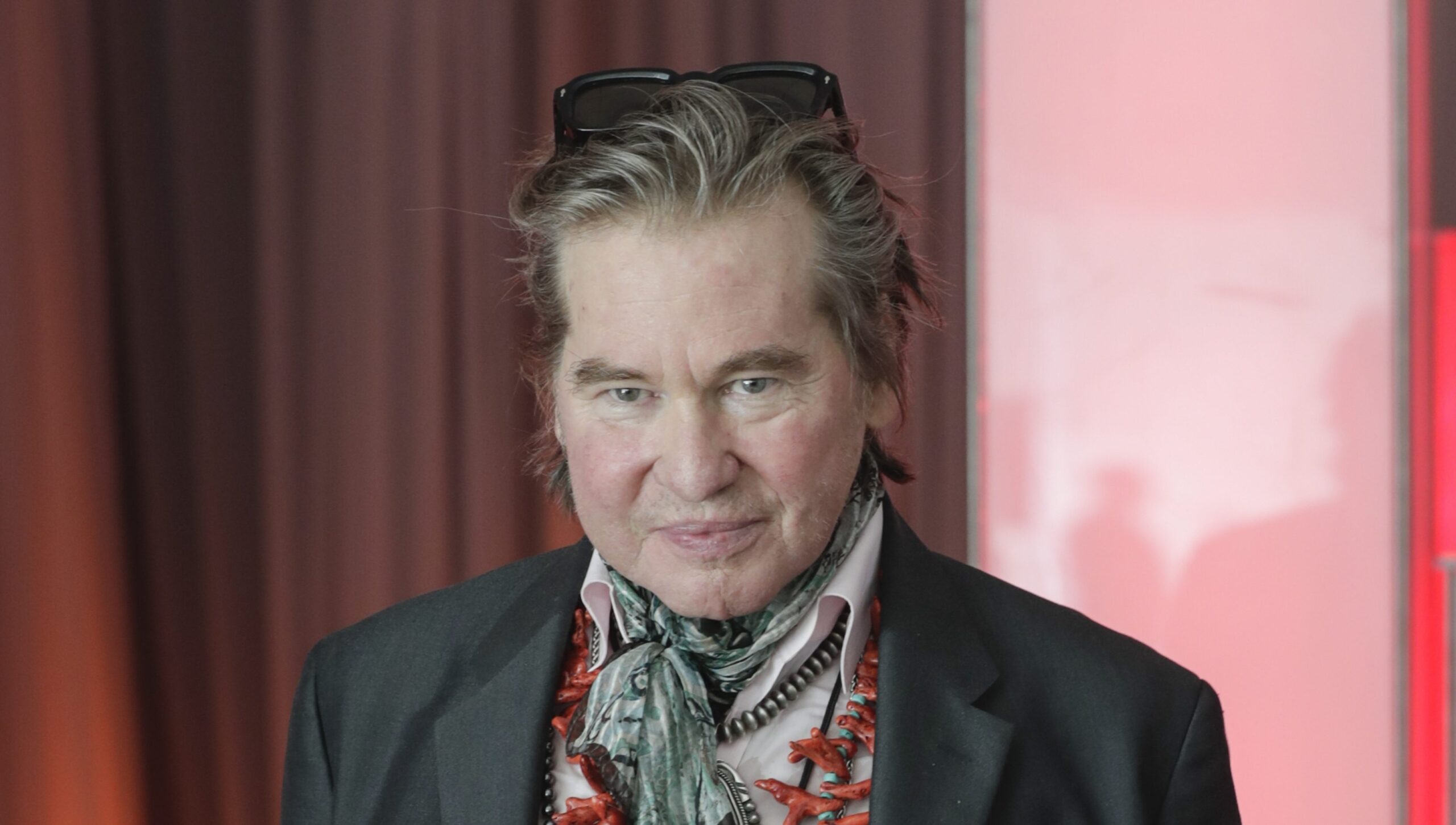 Stars Pay Tribute to the Late Actor – Hollywood Life