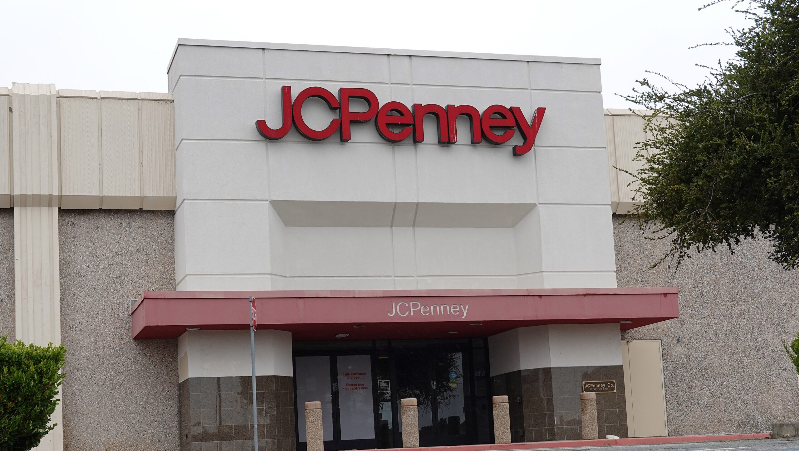 Is JCPenney Closing Stores? See What’s Going on With the Retailer – Hollywood Life