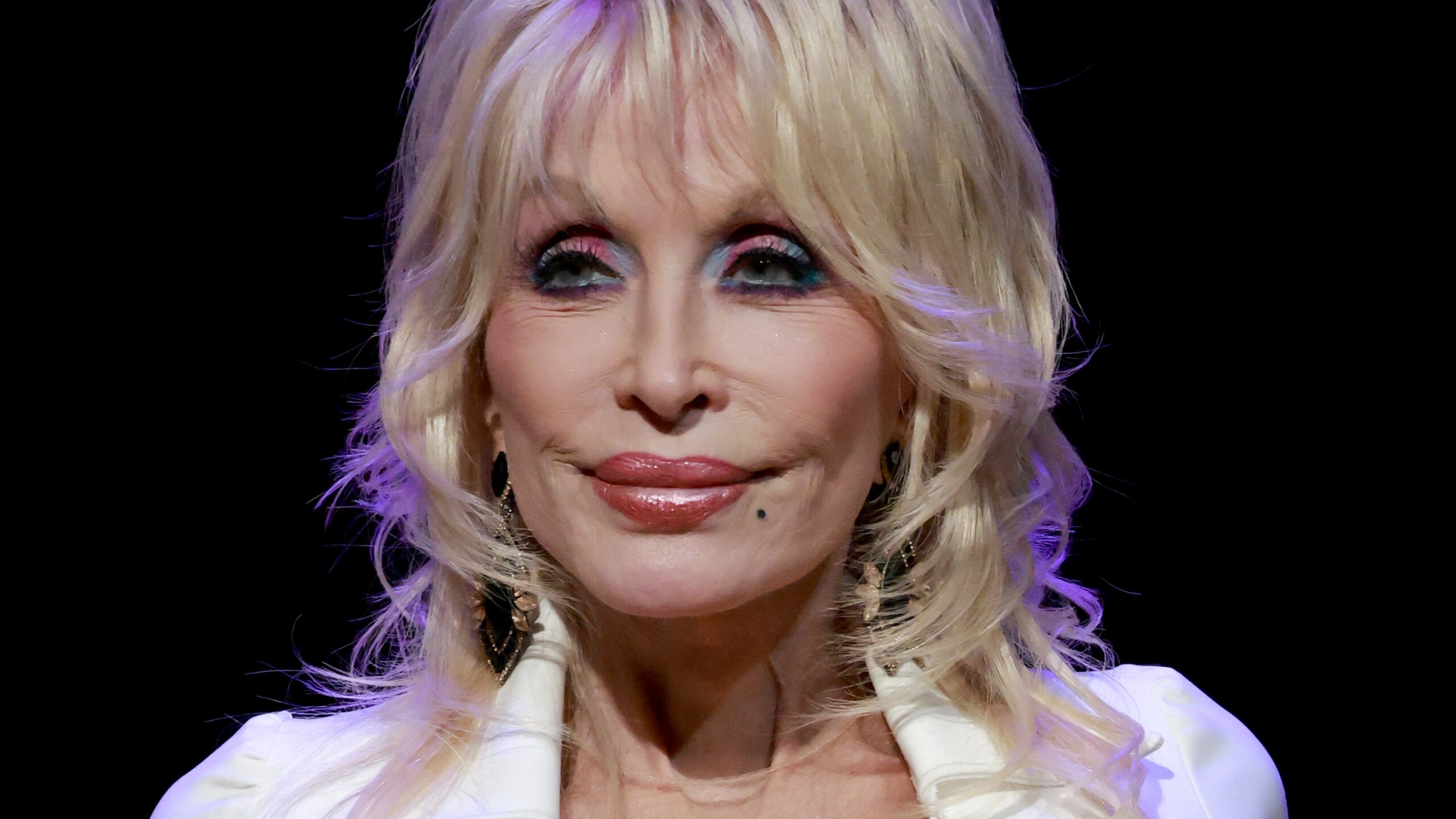 Dolly Parton Postpones Vegas Show, Reveals ‘Health Challenges’