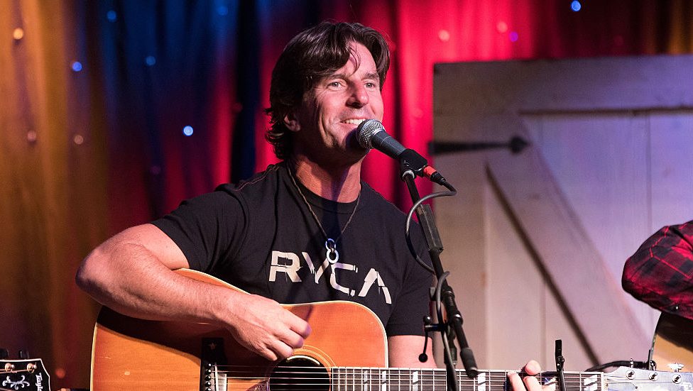 About the Late Songwriter Who Died in a Plane Crash – Hollywood Life