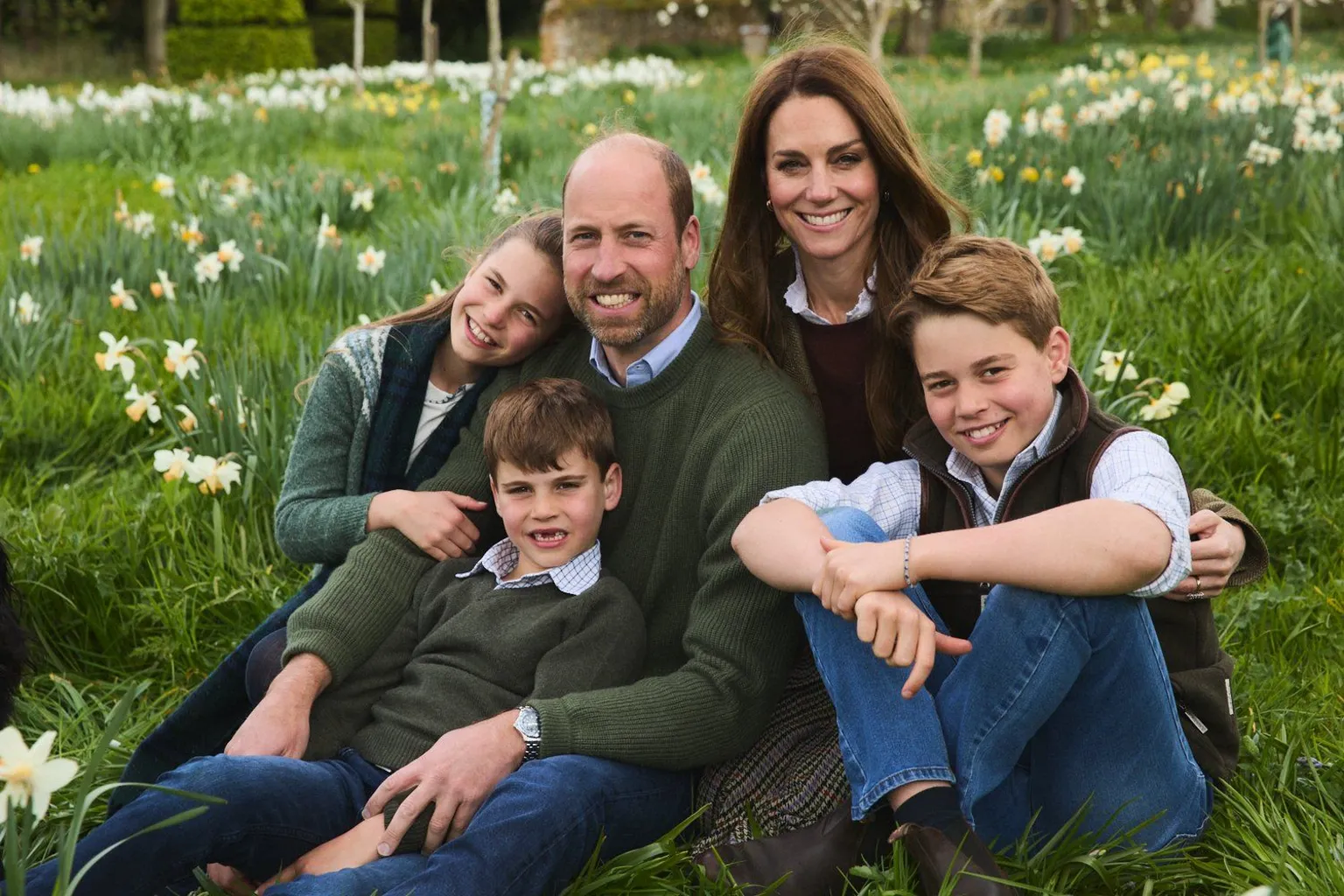 Royal Christmas Card Released: Look at Cancer-Free Kate!