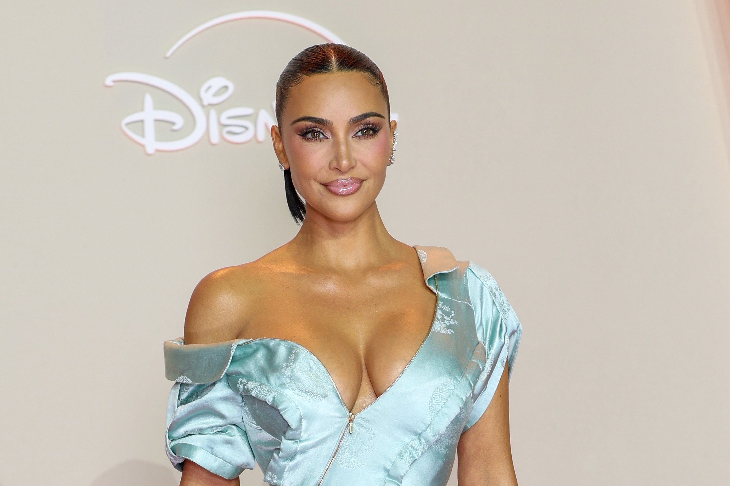 Kim Kardashian Is Secretly Dating F1 Driver Lewis Hamilton, Insiders Claim