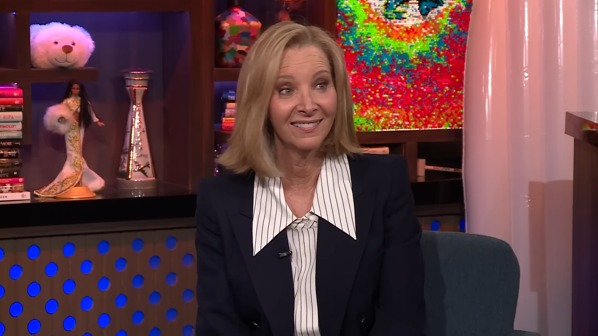 Lisa Kudrow Coolly Exposes Bravo, ‘RHOBH’ for Fakery