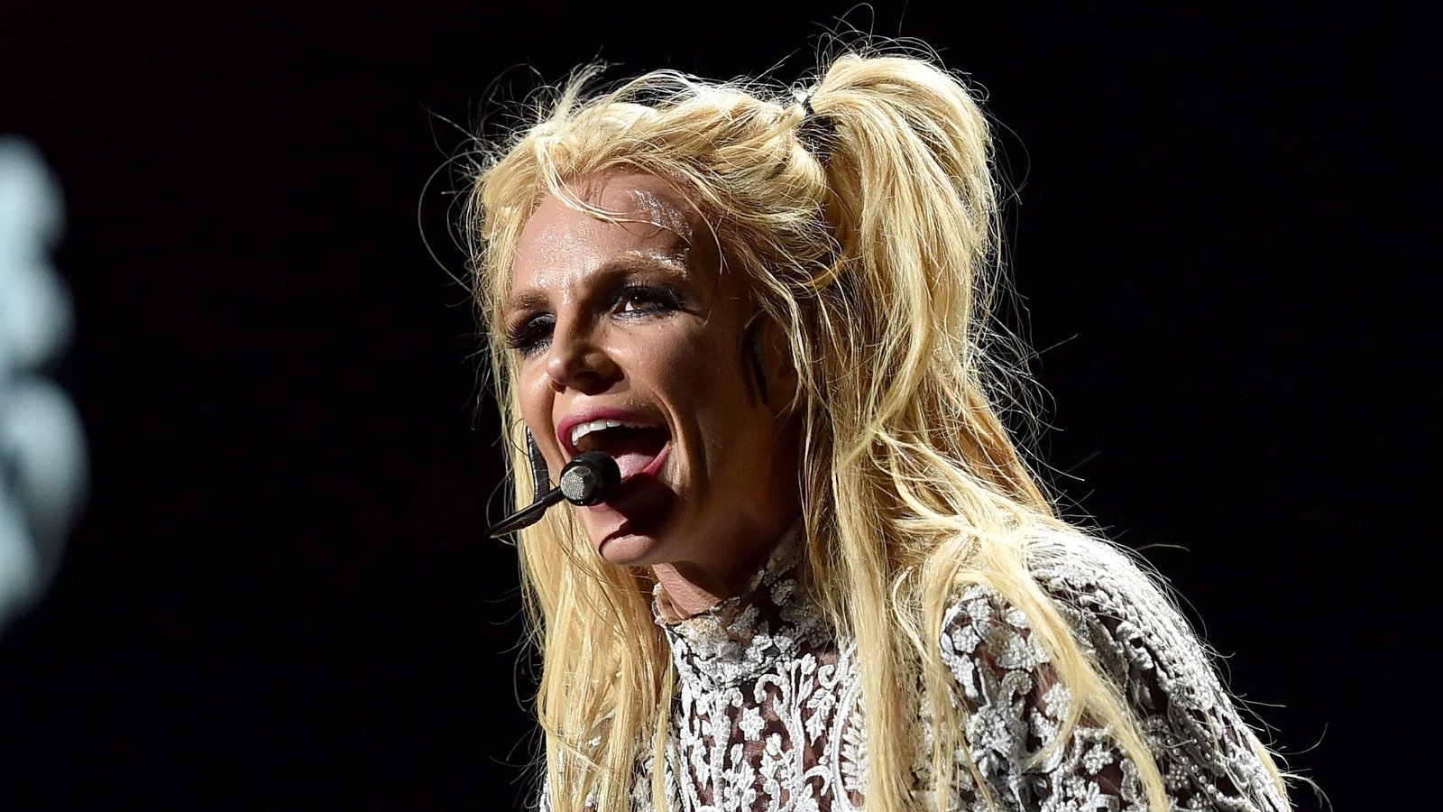 Britney Spears Warns Fans After Weeks of Alarming ‘Droopy’ Eye
