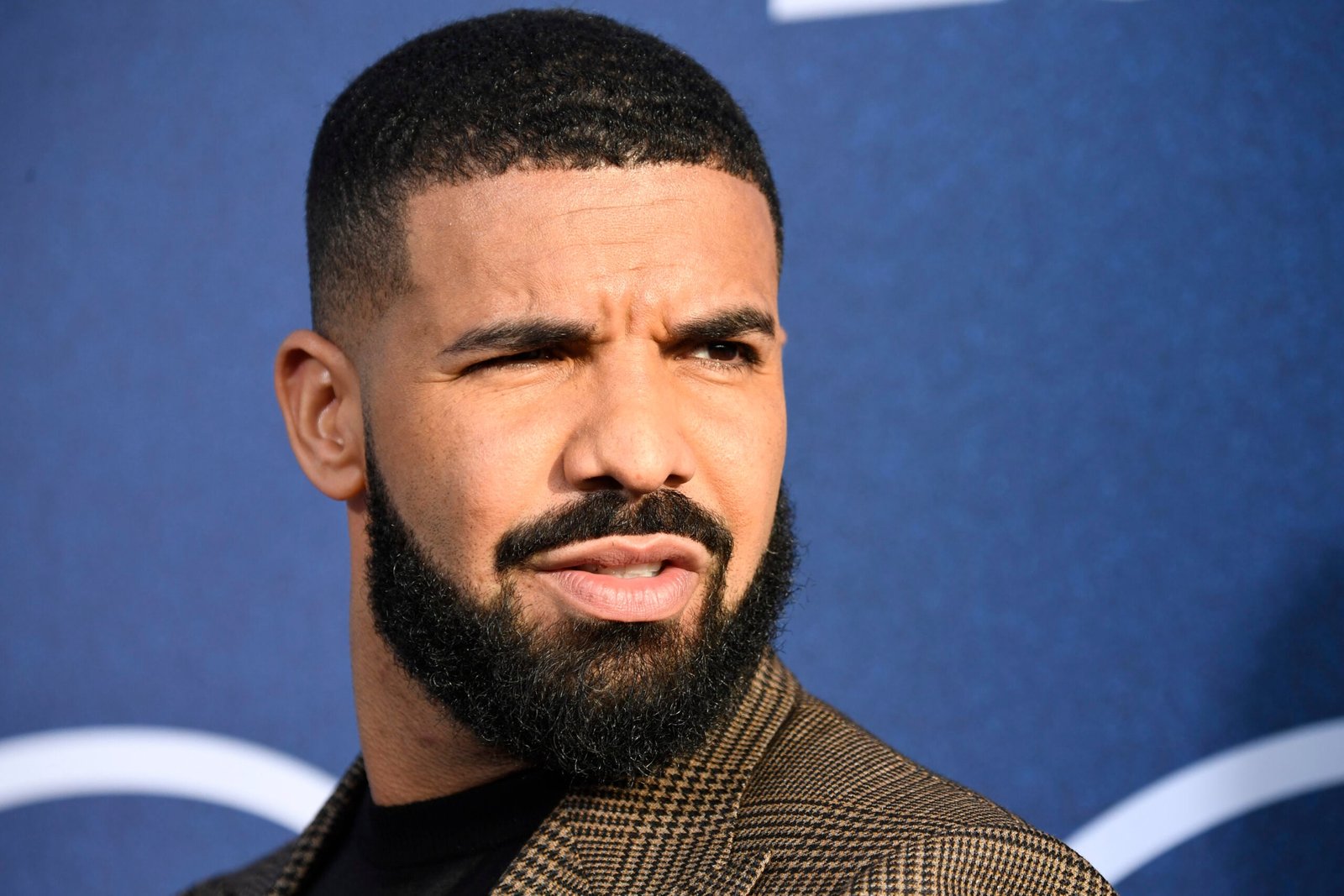 ‘Goth Baddie’ Who Made Drake Bark Says He’s Buying Her Mom a House