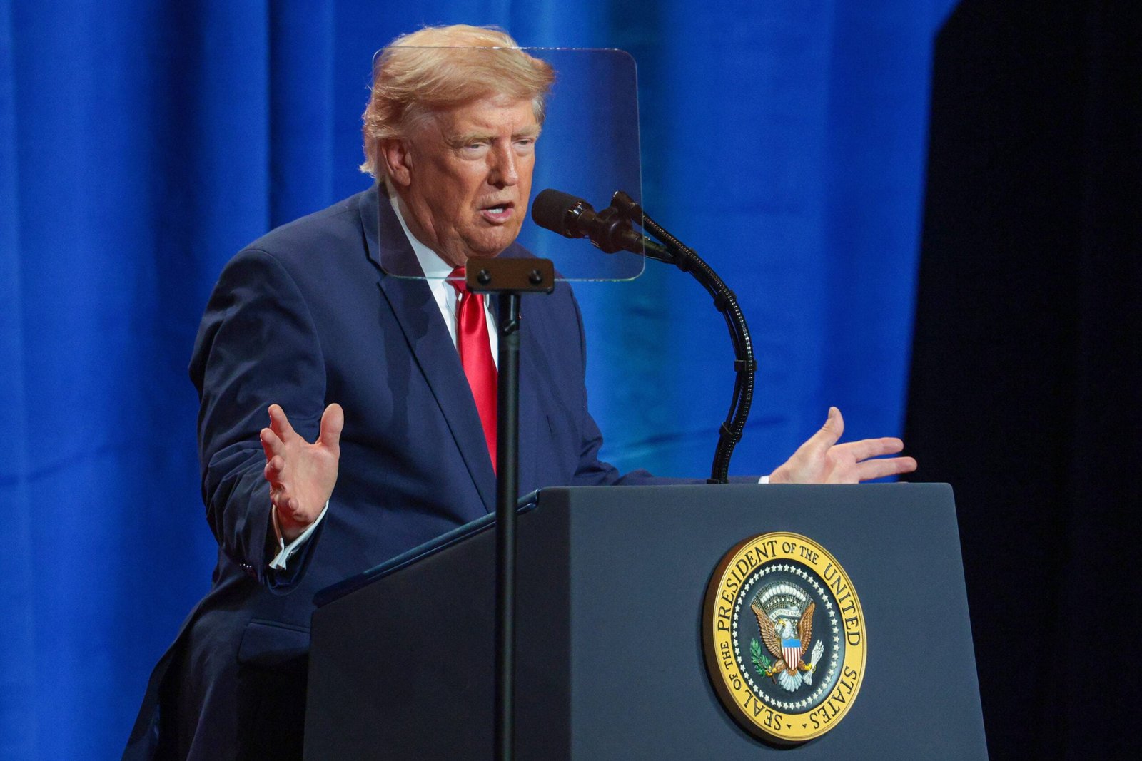 Donald Trump’s New Hairstyle Sparks Rumors That He’s Wearing a ‘Man-Wig’